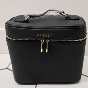 [Brand new!] Sly Beauty - THE EVER NEED IN BLACK.